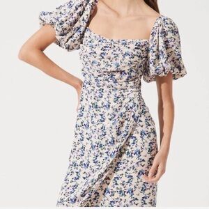 ASTR Square neck bubble sleeve dress (Large)